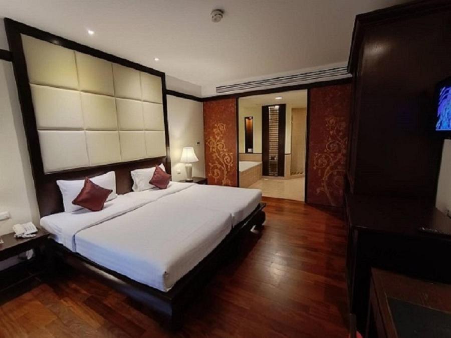 Duangjitt Resort And Spa - Sha Plus Patong Exteriör bild